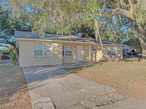 A home in AUBURNDALE