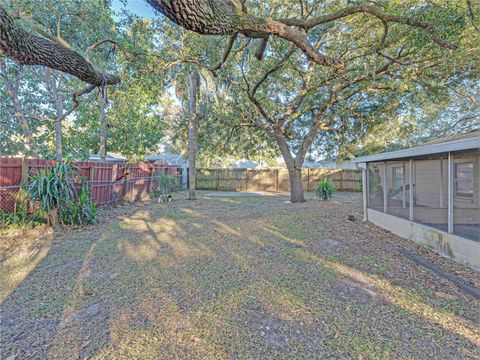 A home in AUBURNDALE