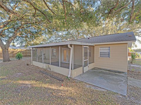 A home in AUBURNDALE