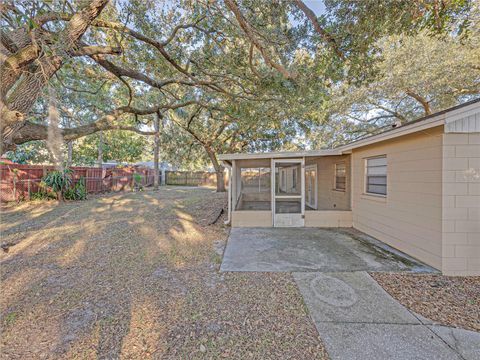 A home in AUBURNDALE