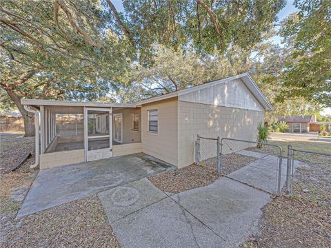 A home in AUBURNDALE