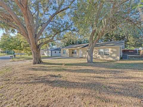 A home in AUBURNDALE