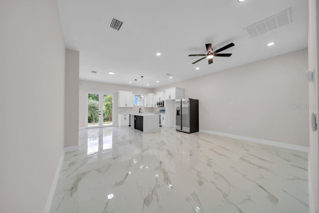 LEHIGH ESTATES - Residential Income