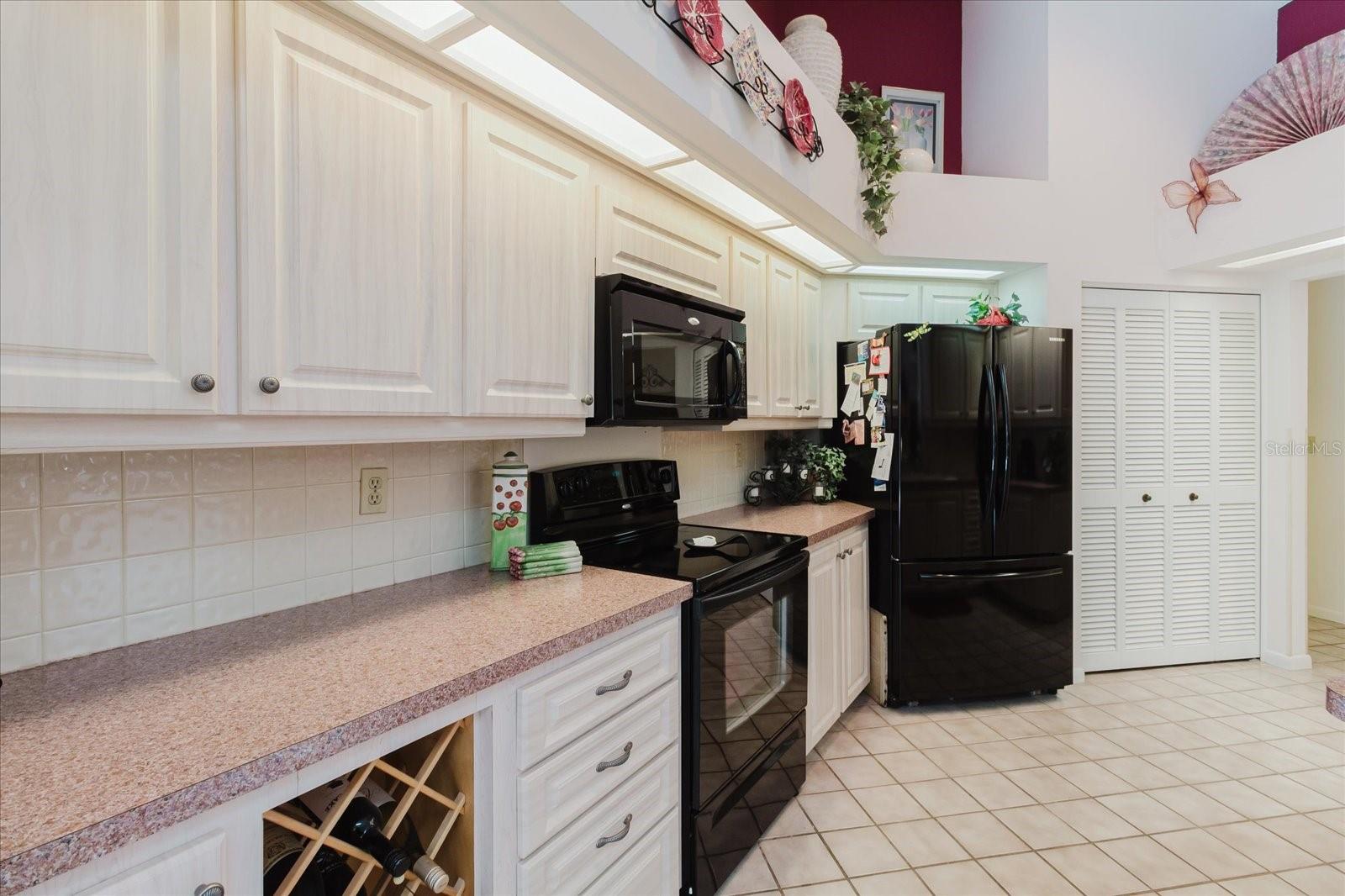 SHADOWLAKE VILLAGE AT WOODFIELD - Residential