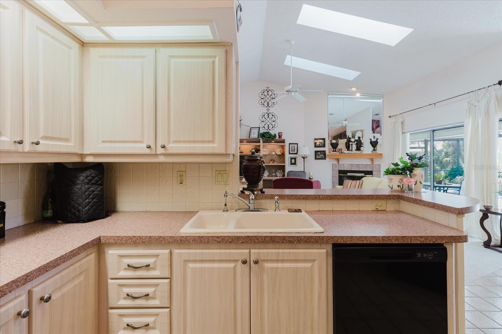 SHADOWLAKE VILLAGE AT WOODFIELD - Residential