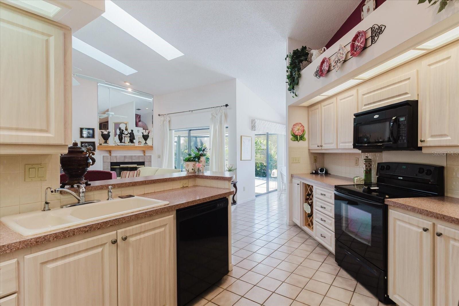 SHADOWLAKE VILLAGE AT WOODFIELD - Residential