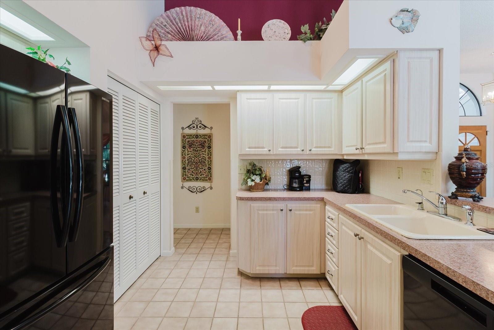 SHADOWLAKE VILLAGE AT WOODFIELD - Residential