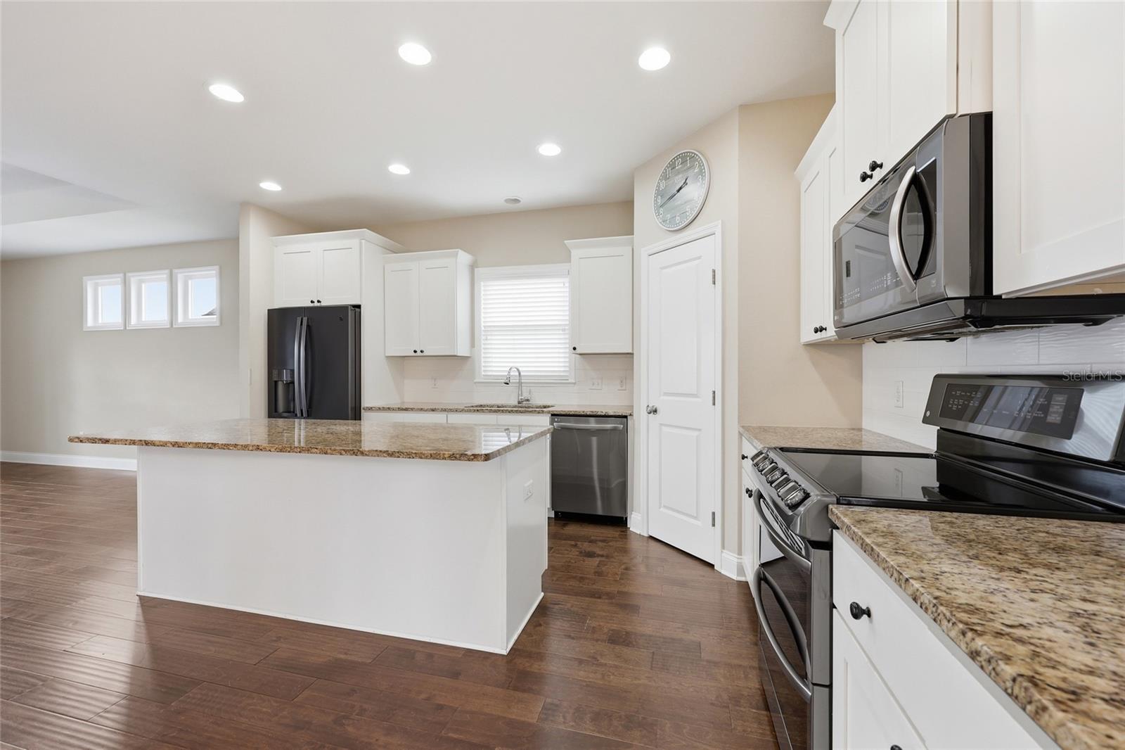 WELLINGTON PLACE - Residential