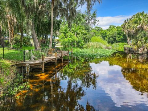 A home in LAKE WALES