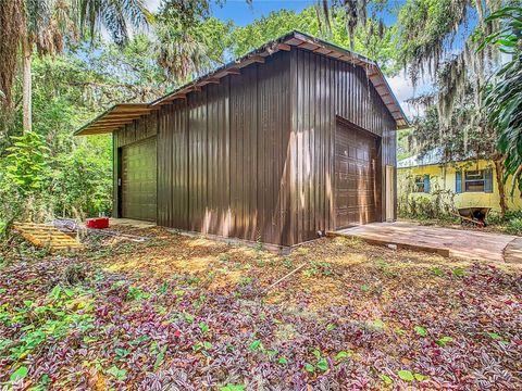 A home in LAKE WALES