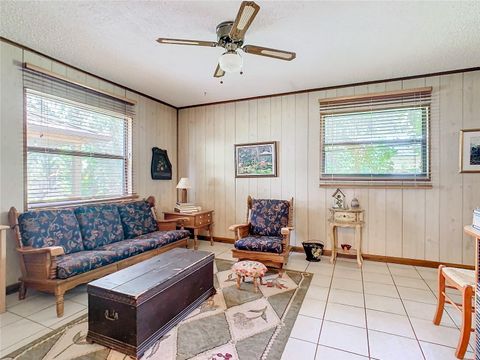 A home in LAKE WALES