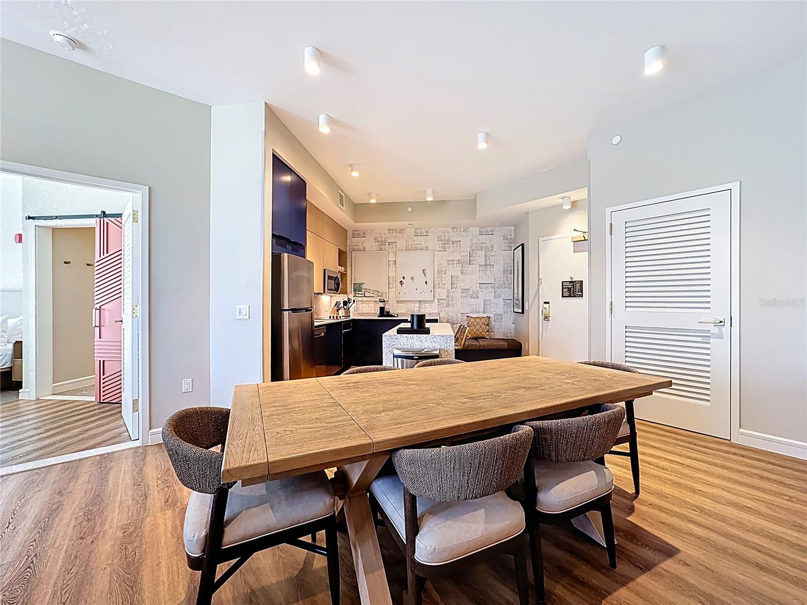 SUNSET WALK HOTEL CONDO PH 1 - Residential