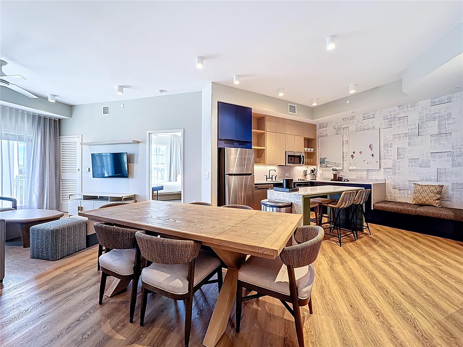 SUNSET WALK HOTEL CONDO PH 1 - Residential