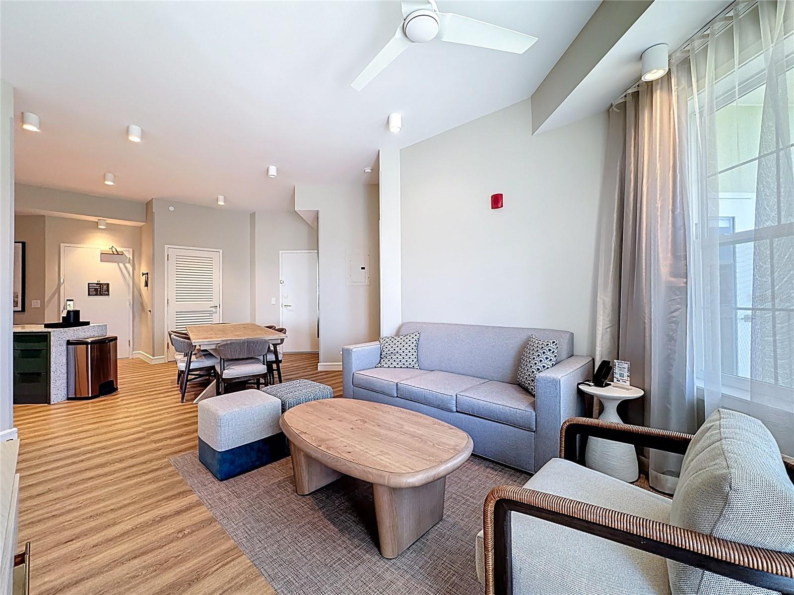 SUNSET WALK HOTEL CONDO PH 1 - Residential