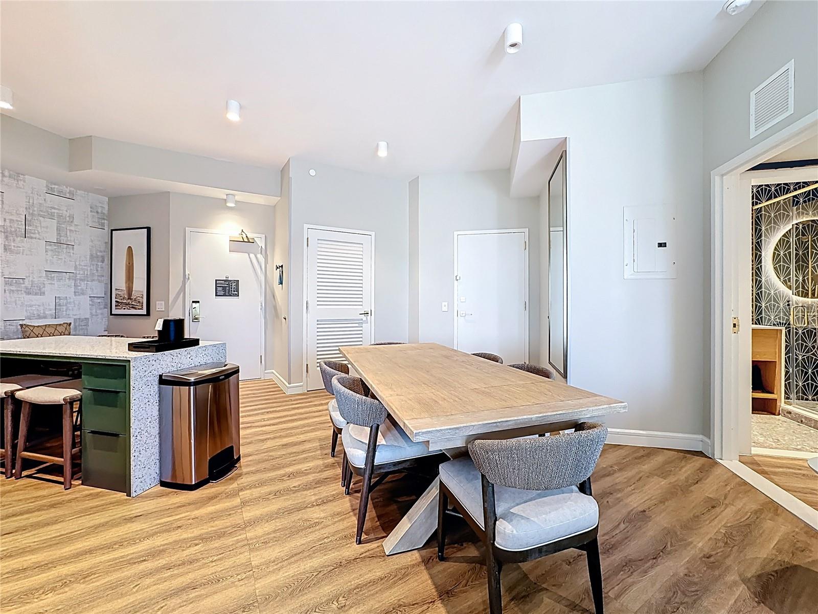 SUNSET WALK HOTEL CONDO PH 1 - Residential