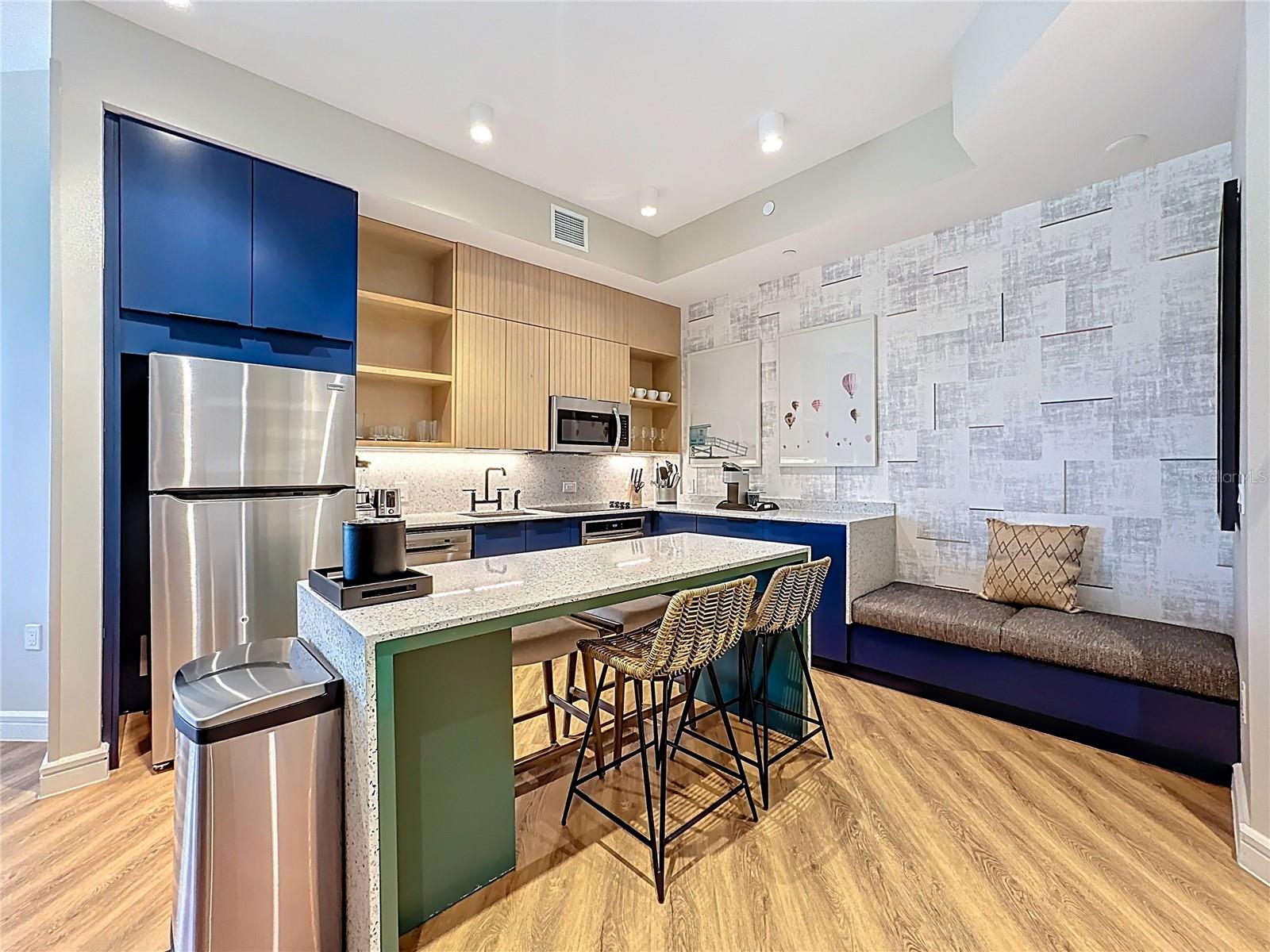 SUNSET WALK HOTEL CONDO PH 1 - Residential