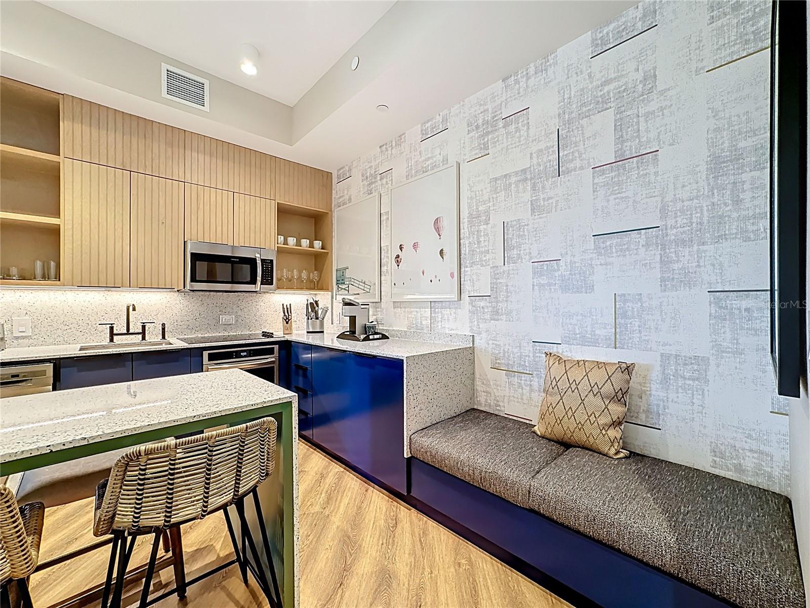 SUNSET WALK HOTEL CONDO PH 1 - Residential