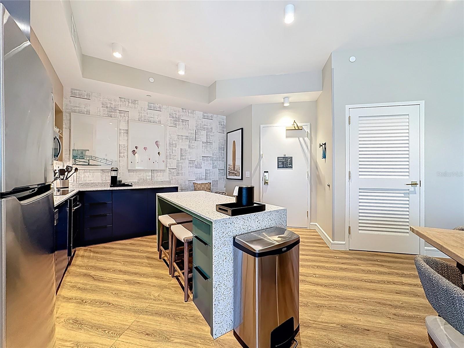 SUNSET WALK HOTEL CONDO PH 1 - Residential