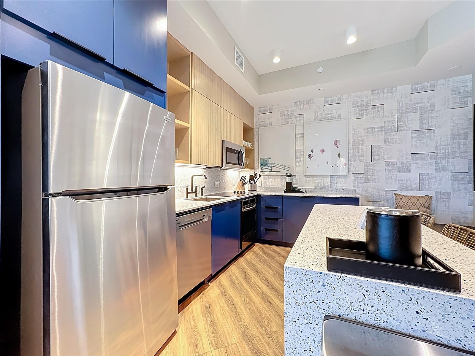 SUNSET WALK HOTEL CONDO PH 1 - Residential