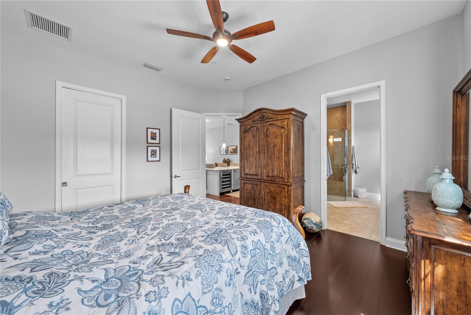 ISLAND COURT VENICE - Residential