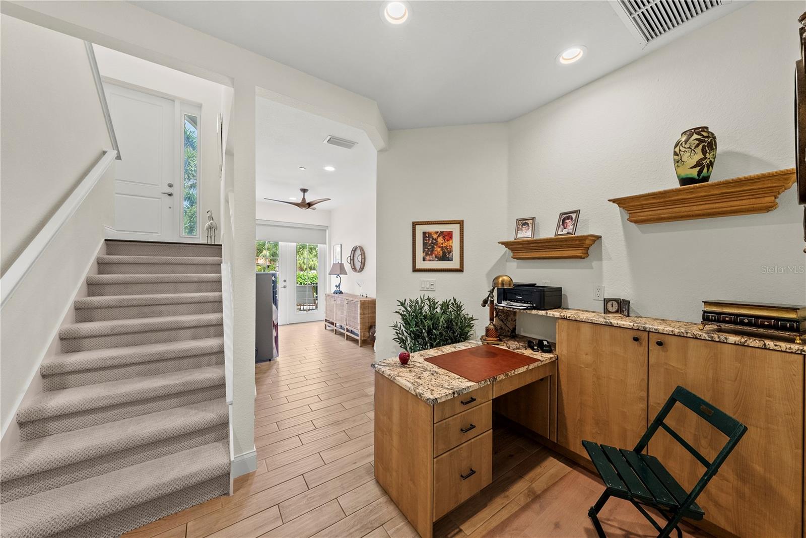 ISLAND COURT VENICE - Residential