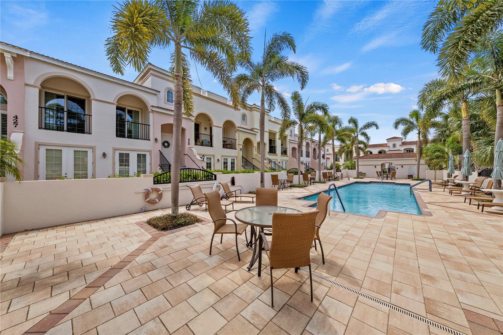 ISLAND COURT VENICE - Residential