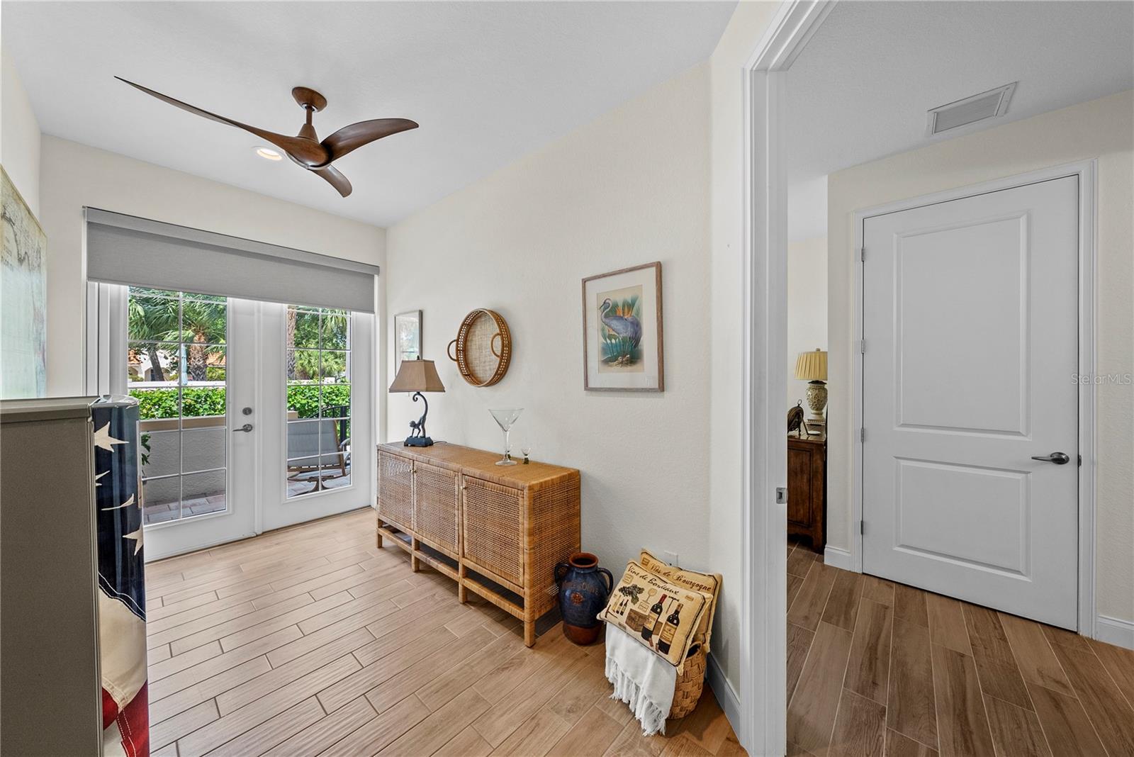 ISLAND COURT VENICE - Residential