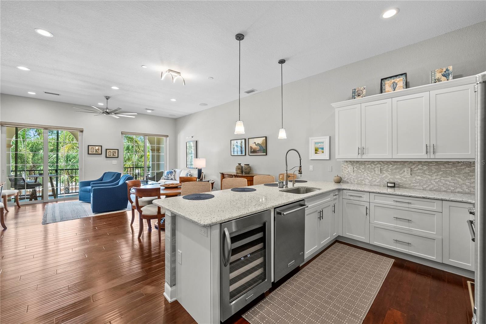 ISLAND COURT VENICE - Residential