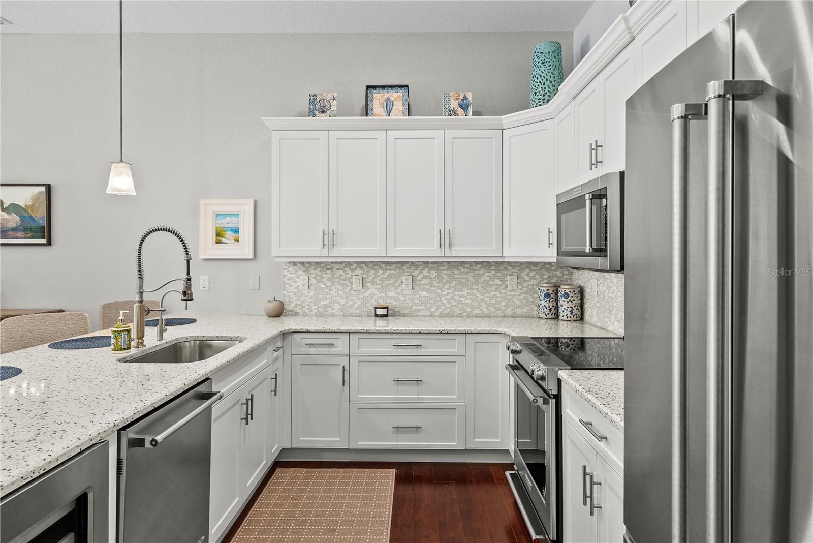 ISLAND COURT VENICE - Residential