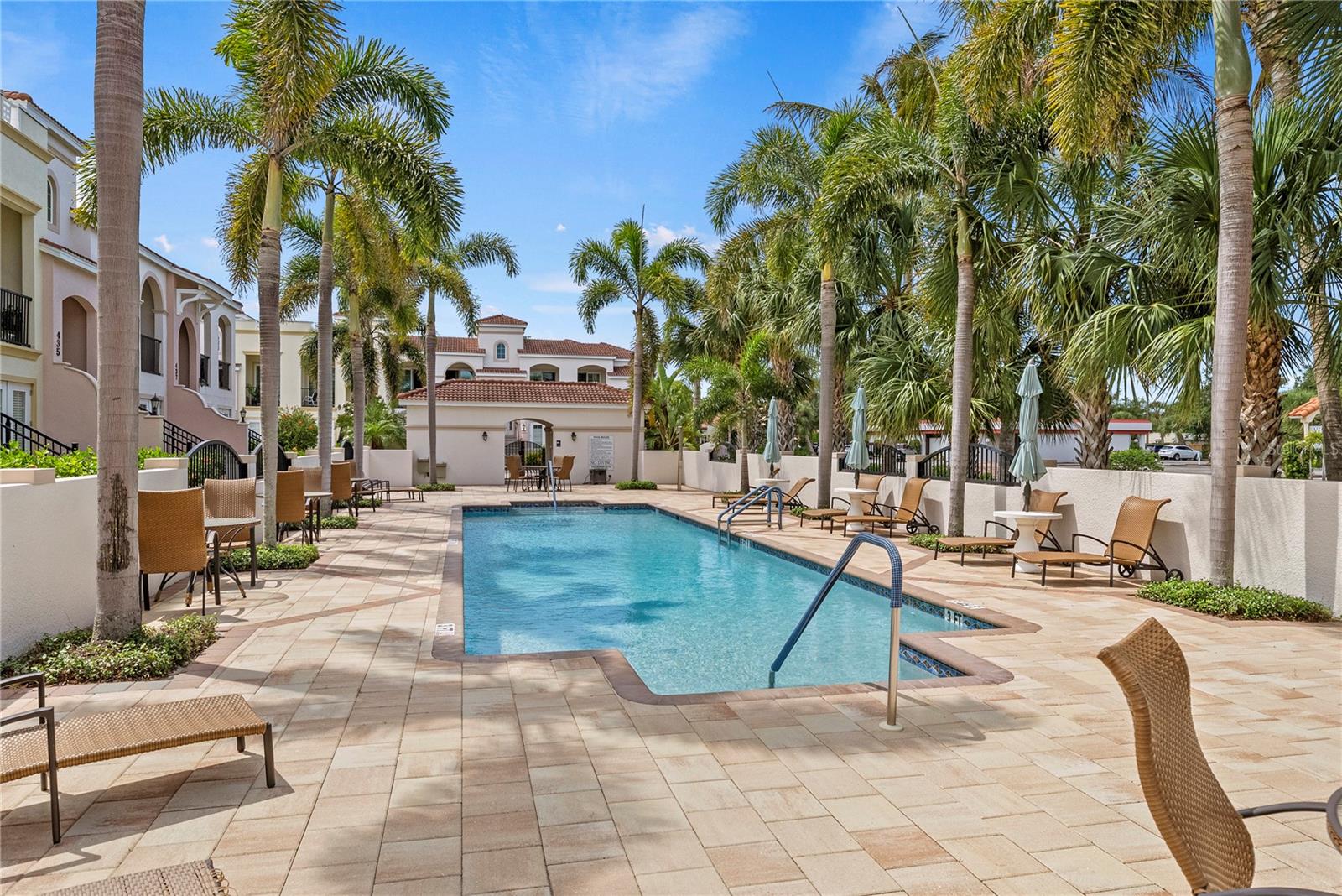 ISLAND COURT VENICE - Residential