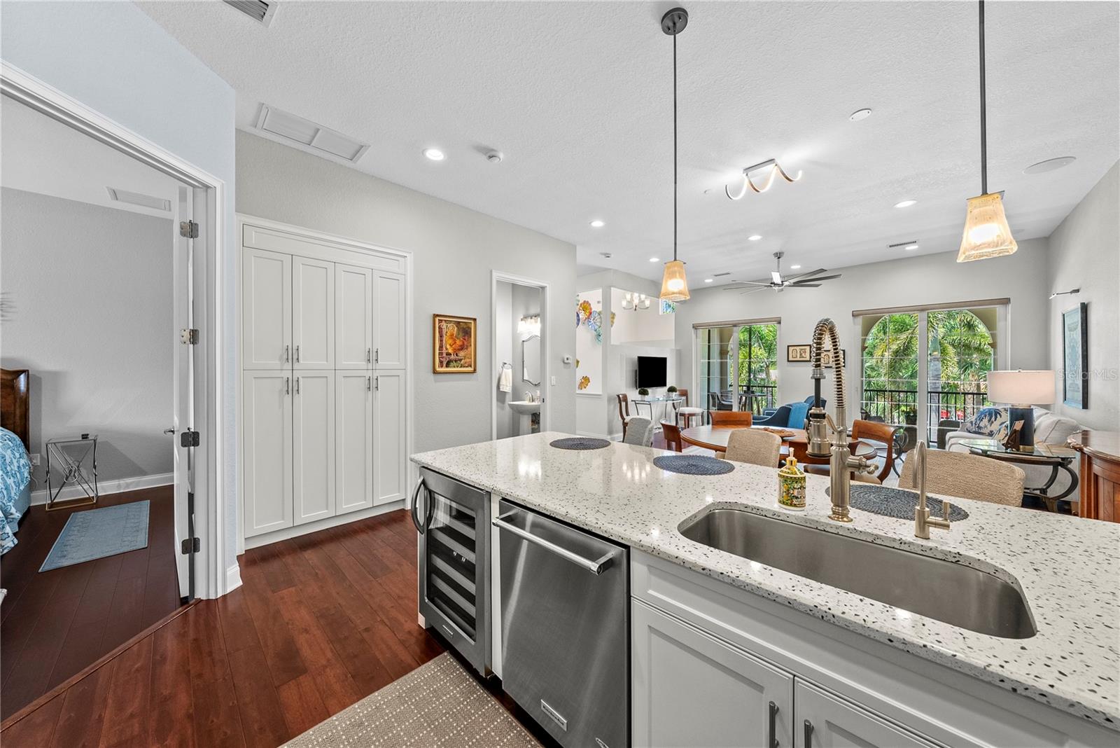 ISLAND COURT VENICE - Residential