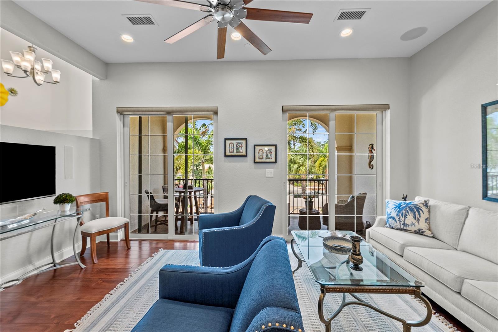 ISLAND COURT VENICE - Residential