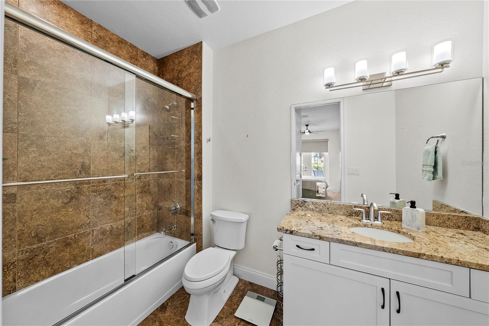 ISLAND COURT VENICE - Residential