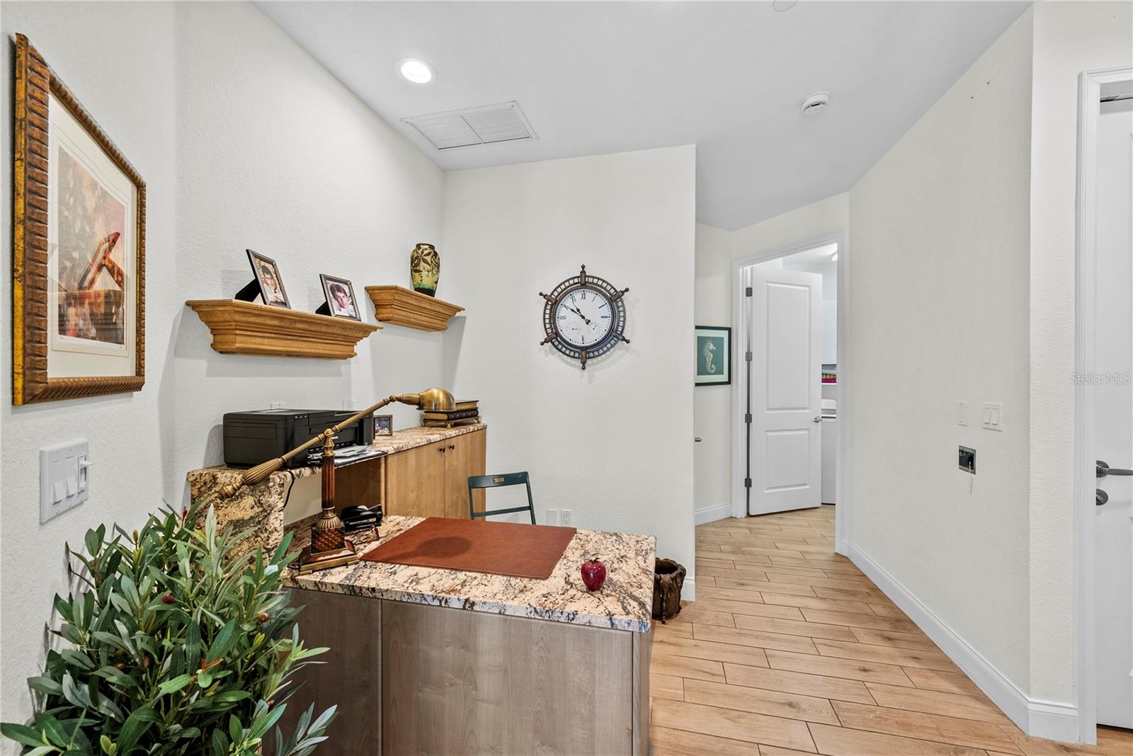 ISLAND COURT VENICE - Residential