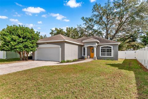 A home in WINTER HAVEN