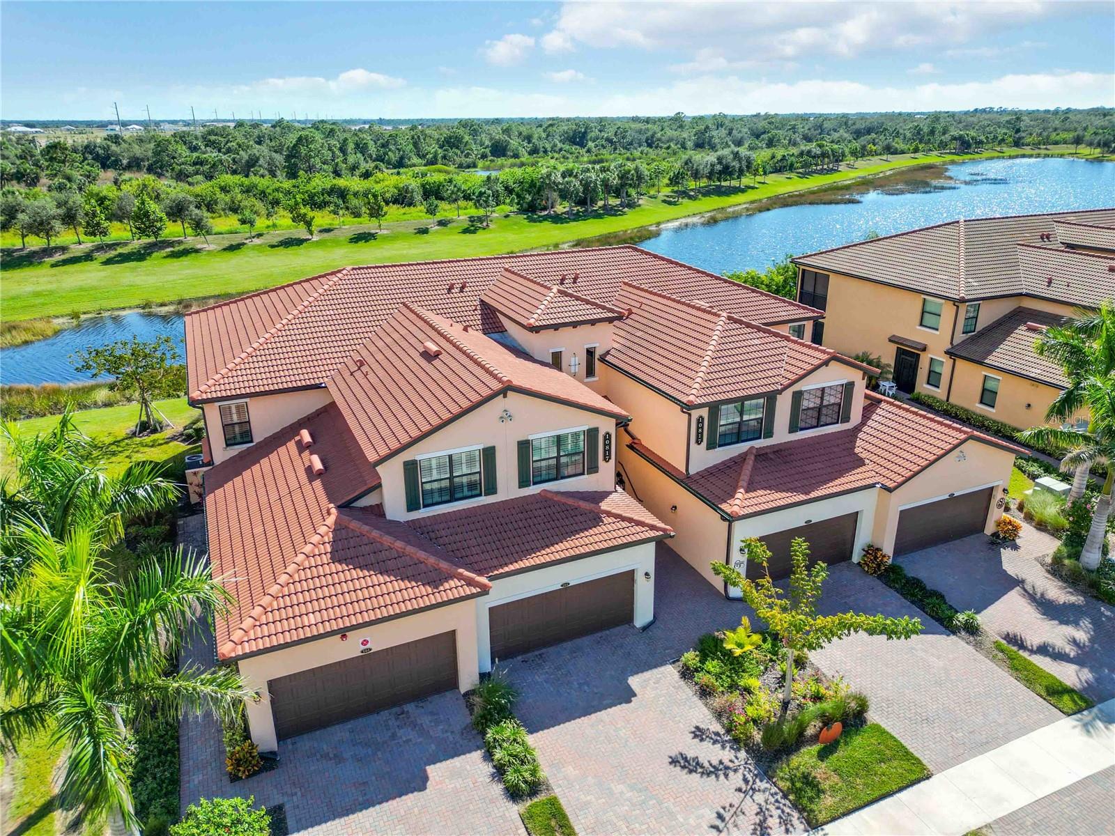 SARASOTA NATIONAL 10817 TARFLOWER DRIVE #201 - Residential