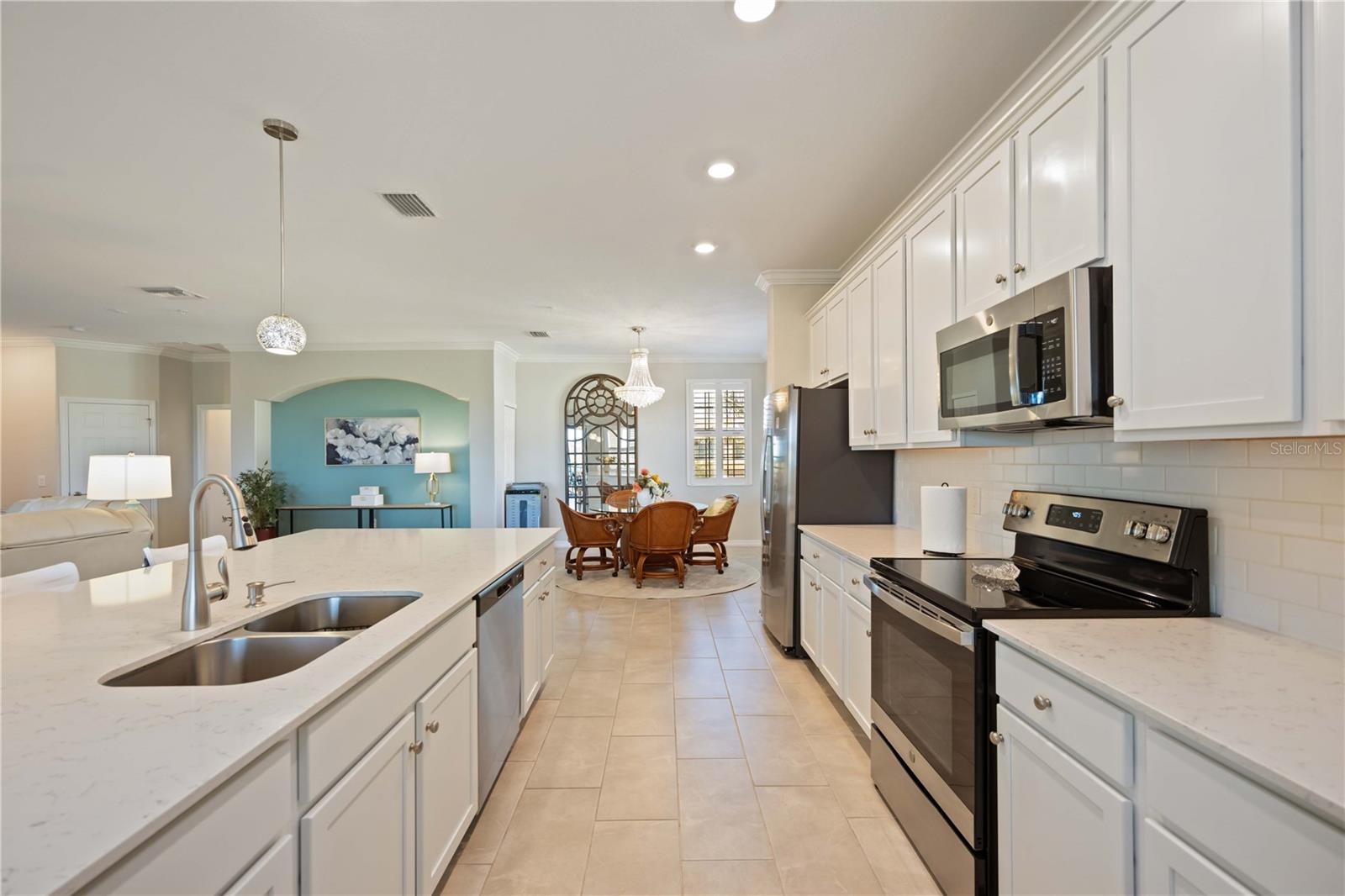 SARASOTA NATIONAL 10817 TARFLOWER DRIVE #201 - Residential
