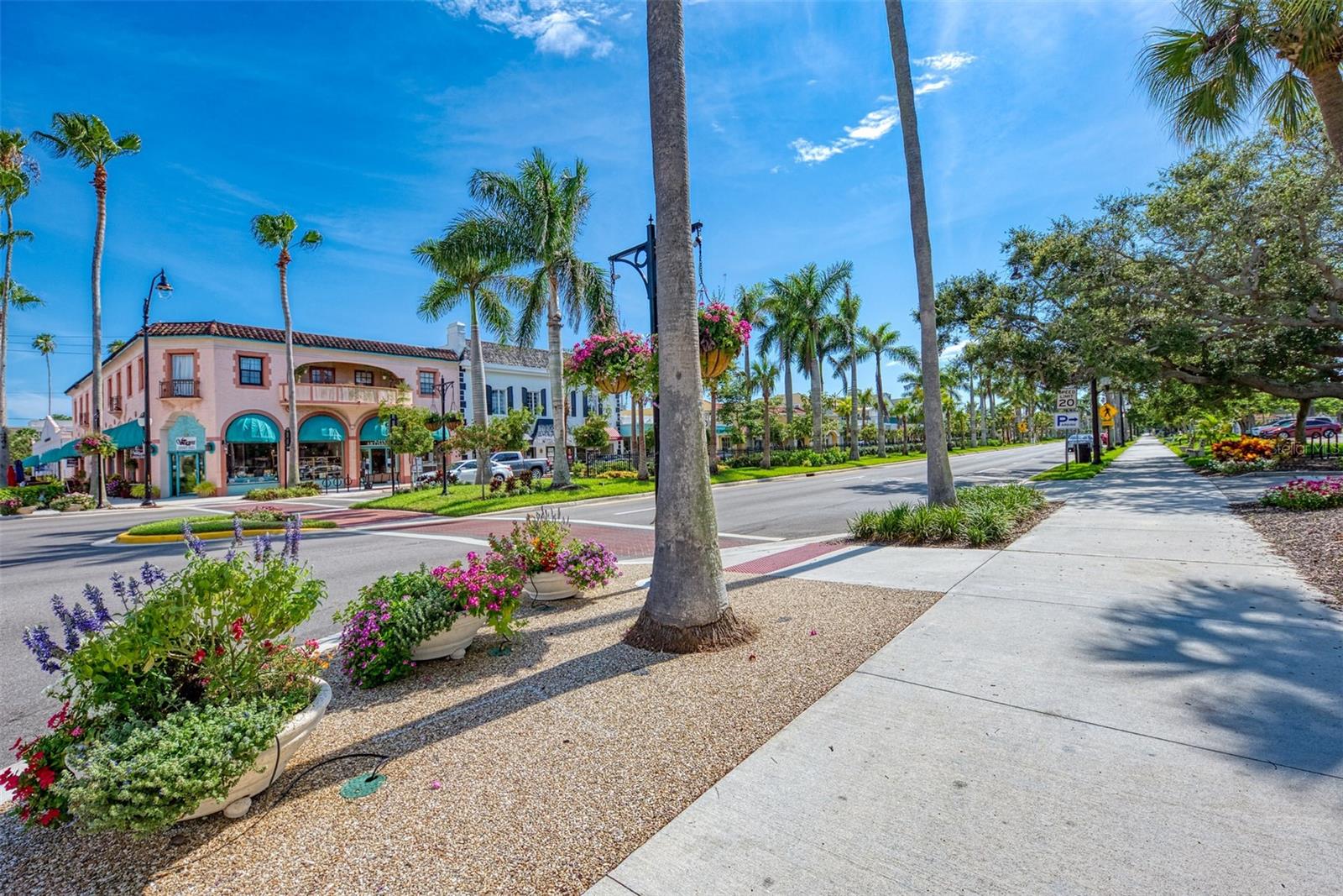SARASOTA NATIONAL 10817 TARFLOWER DRIVE #201 - Residential