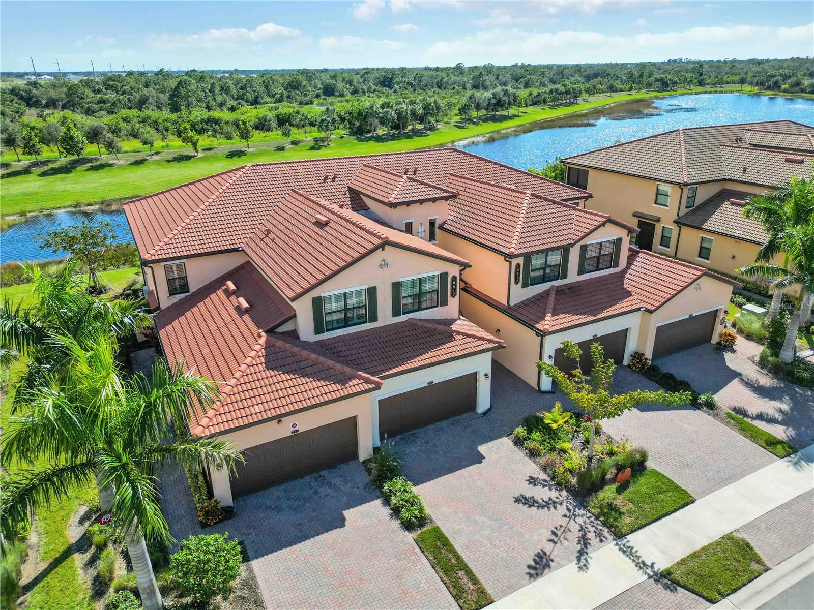 SARASOTA NATIONAL 10817 TARFLOWER DRIVE #201 - Residential