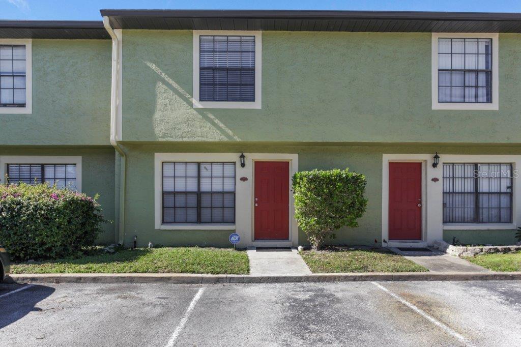 FURNISHED CORPORATE/EXECUTIVE RENTAL "THE FLORENCE" ,TOWNHOUSE COMMUNITY BOAST 2 BED/2.5 BATH EXECUTIVE CONDO IN THE HIDDEN OAKS COMMUNITY, WINTER PARK FLORIDA. THIS ELEGANT HOME FEATURES 1031 SQ. FT. OF LIVING SPACE, AND COMMUNITY POOL. 32'' AND 90" CABINETS IN THE SCANDINAVIAN DESIGNED KITCHEN. PORCELAIN TILE FLOORS IN THE KITCHEN AND BATHROOMS. FULLY EQUIPPED LAUNDRY ROOM FOR YOUR CONVENIENTLY INSIDE THE HOME. YOU WILL FIND EUROPEAN STYLING THROUGHOUT THE LIVING ROOM, BATHROOMS AND BEDROOMS THAT FEATURE MINIMALIST STYLING. APPROXIMATELY 35 MINUTES TO NASA, 20 MINUTES FROM DOWNTOWN ORLANDO, 20 MINUTES TO ORLANDO INTERNATIONAL AIRPORT, 10 MINUTES TO VALENCIA STATE COLLEGE,10 MINUTES TO UCF, 25 MINUTES TO DISNEY WORLD, 5 MINUTES TO SHOPPING AND RETAIL AND 20 MINUTES TO LAKE ORLANDO GOLF COURSE.