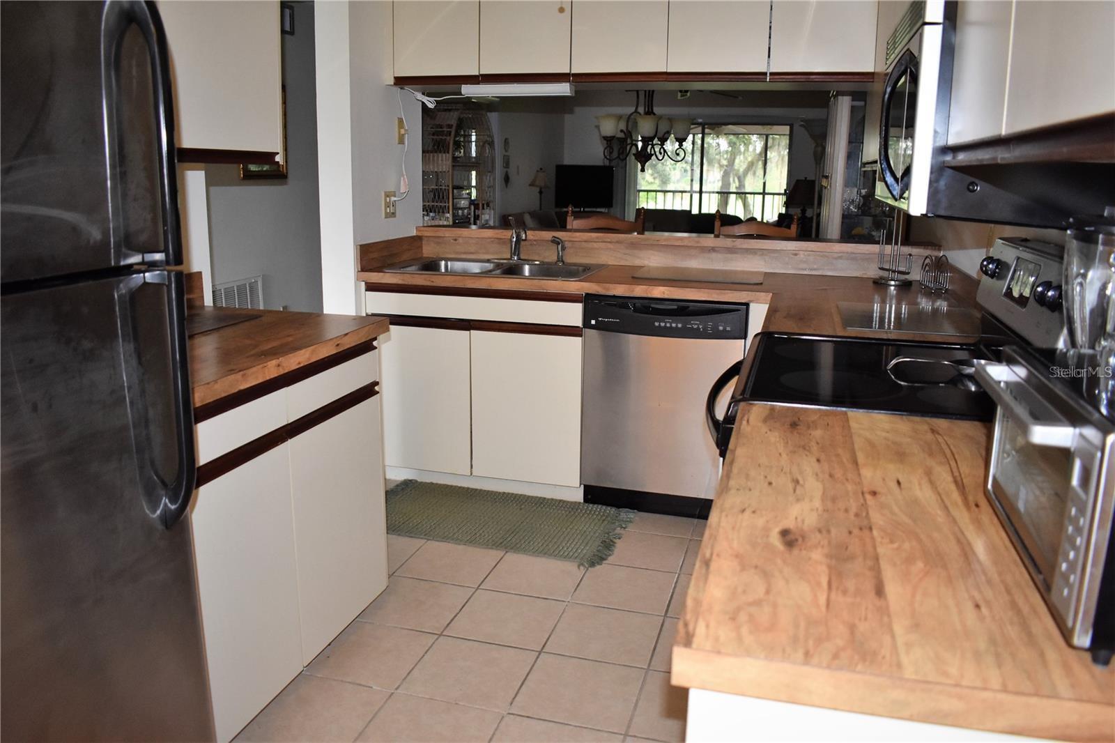 GREEN DOLPHIN PARK MID-RISE CONDO - Residential Lease