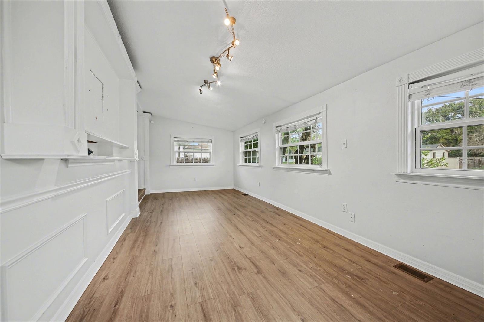 EAST ORANGE PARK - Residential