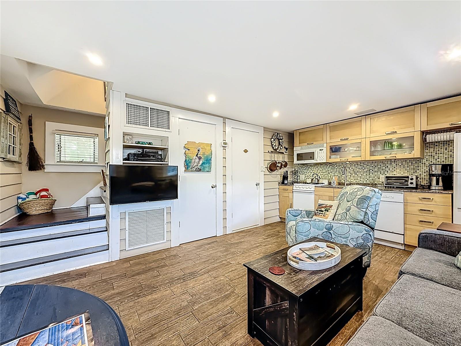 DICKINS H E - Residential