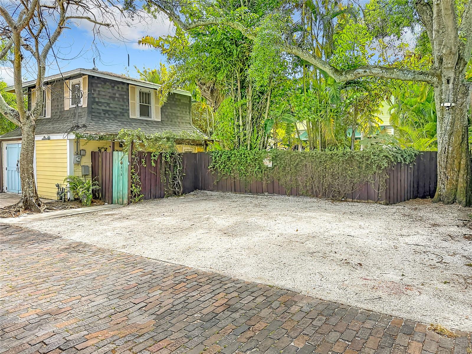 DICKINS H E - Residential