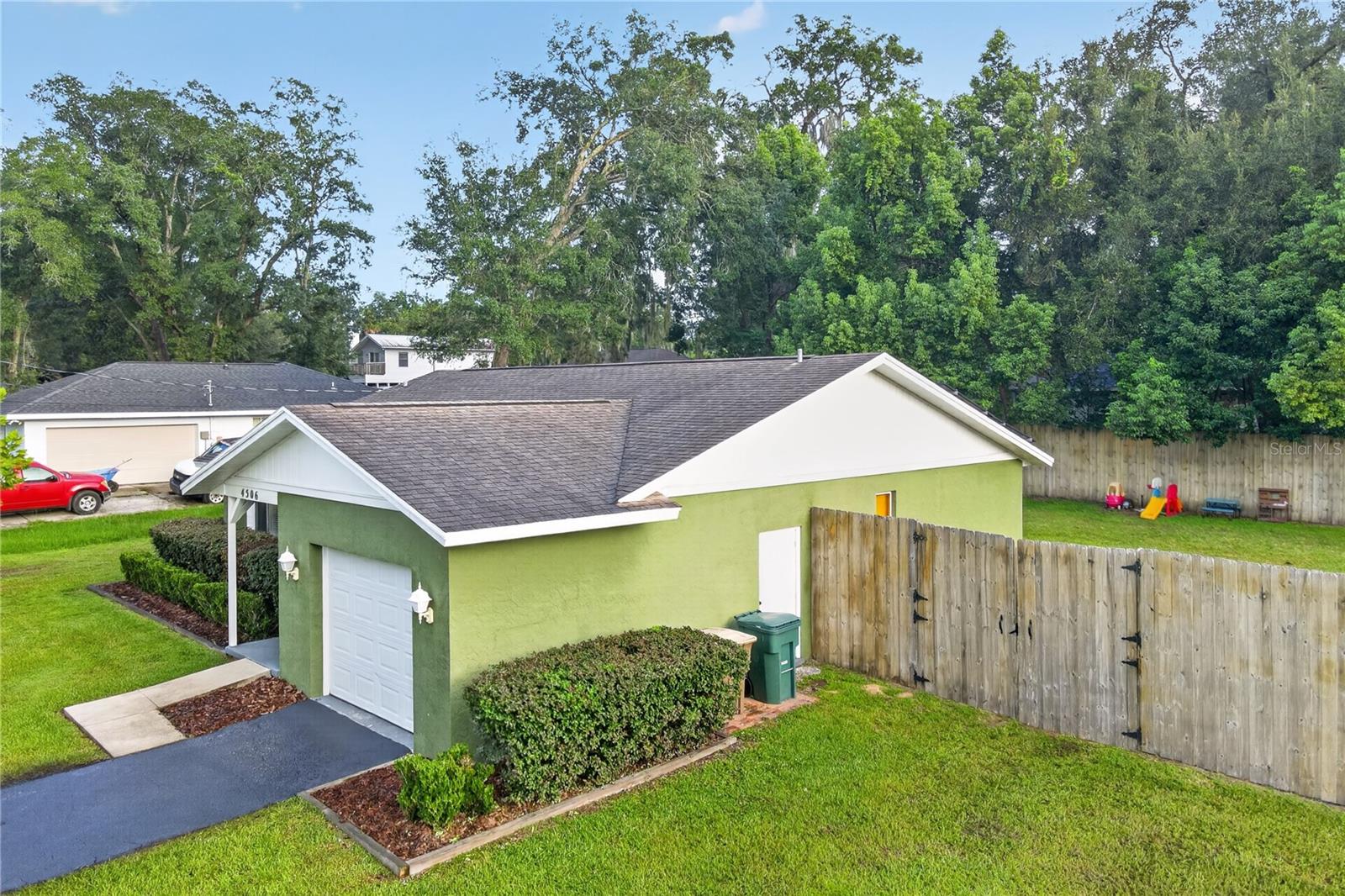 4506 NE 8TH PLACE