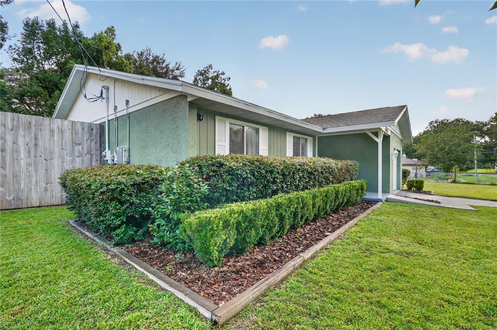 4506 NE 8TH PLACE