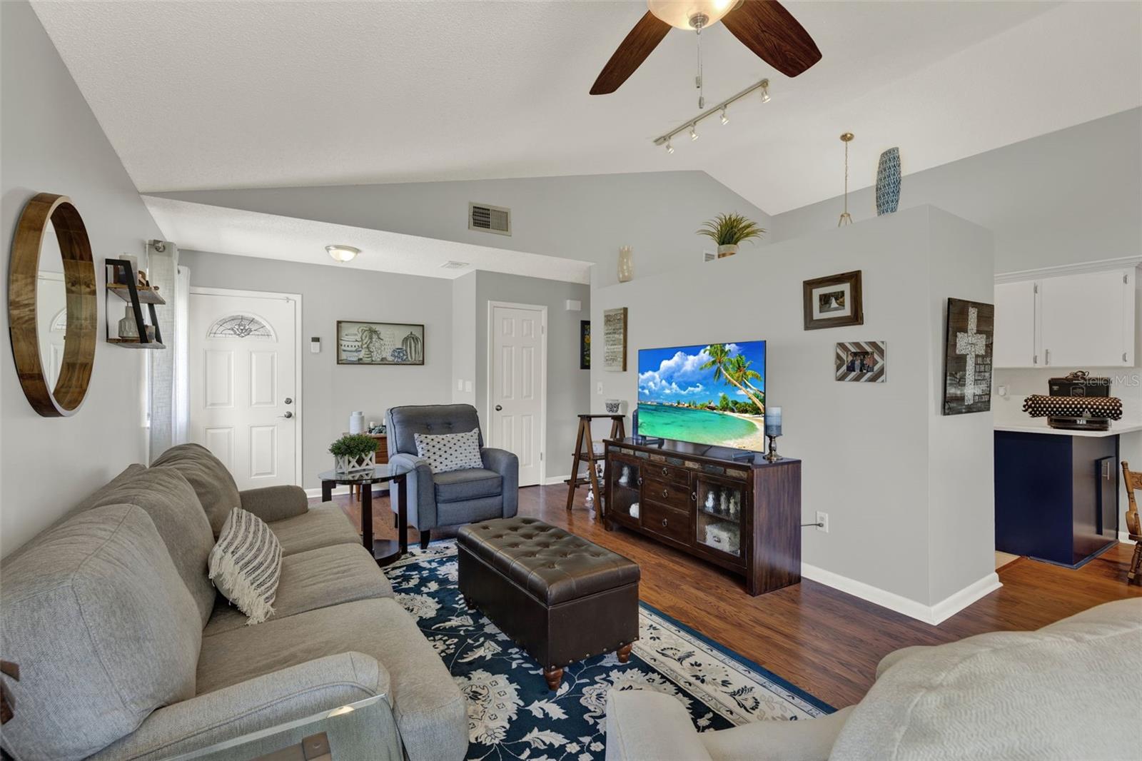 722 RIDGEWOOD WAY