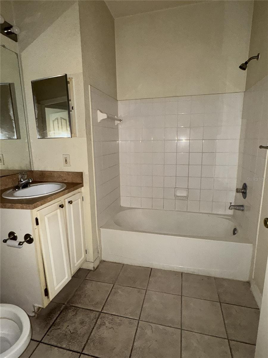 VISCONTI WEST CONDO - Residential