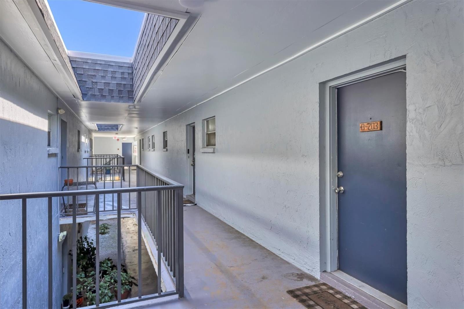 5507 FOUNTAIN LAKE CIRCLE B203