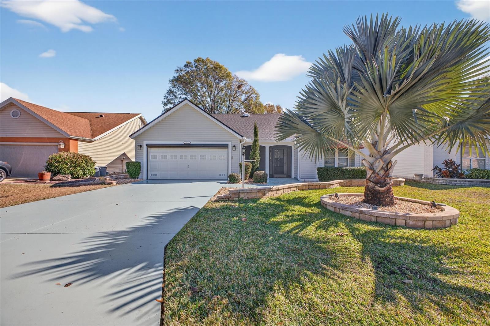 Photo 1 of 37 — 411 DEL MAR DRIVE, LADY LAKE, FL 32159